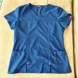 Dickies women’s navy v-neck top